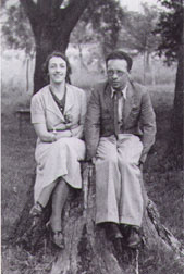 Tamara Baïmakov et Dimitri Klepinine à l'annonce de leurs financailles, printemps 1937